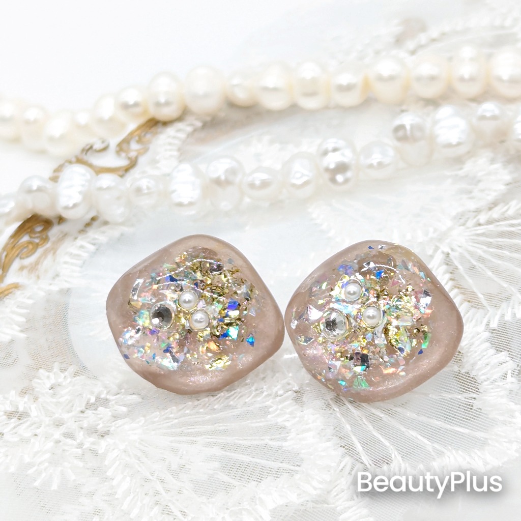 天然石風（ベージュ）のピアス　No.112