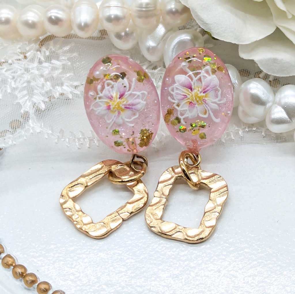 ホワイトフラワーのピアス No.135