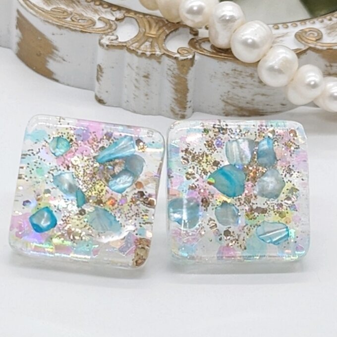 ブルーシェルとラメのピアス No.73